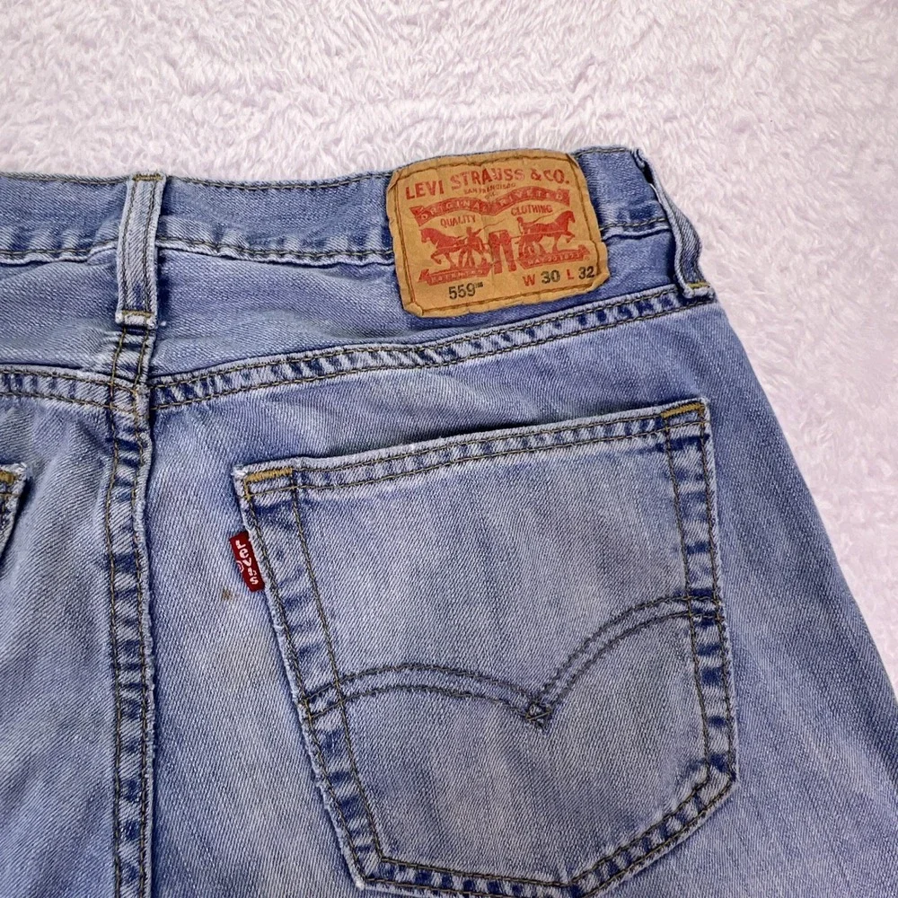 Levi's 559‎ Jeans Men's Size 30x32 Blue Relaxed Straight Med Wash Distressed
